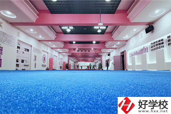 常德中山外語(yǔ)職業(yè)學(xué)校有哪些辦學(xué)特色？學(xué)費(fèi)貴嗎？