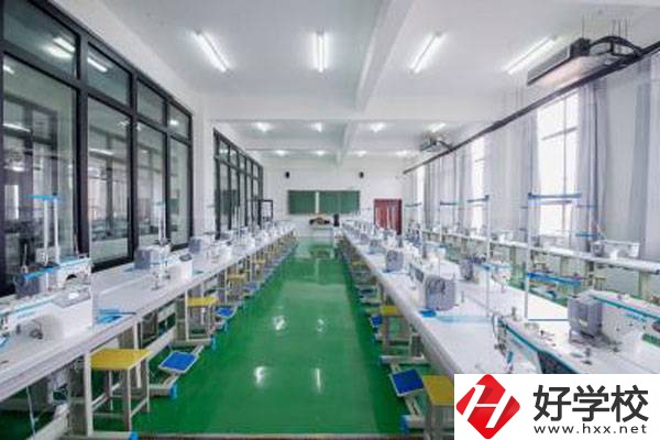 湖南省隆回縣職業(yè)中等專業(yè)學校實訓(xùn)室