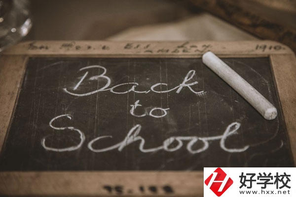 郴州有哪些公立的中專學(xué)校？專業(yè)有哪些？