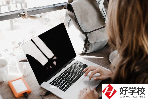 懷化市商貿(mào)經(jīng)濟(jì)管理學(xué)校好不好？宿舍怎么樣？