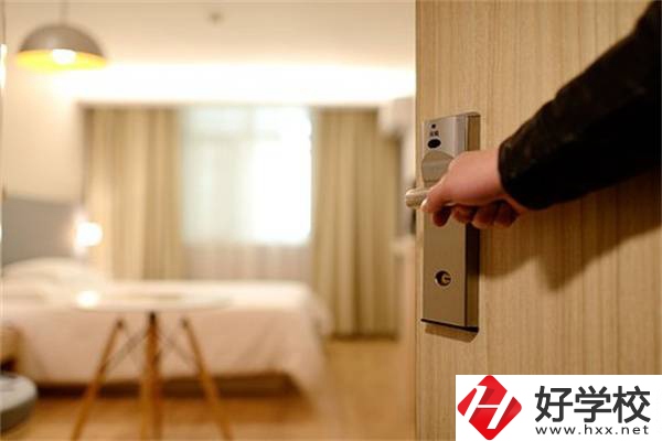 郴州有開設護理專業(yè)的中職嗎？哪些專業(yè)開設較多？