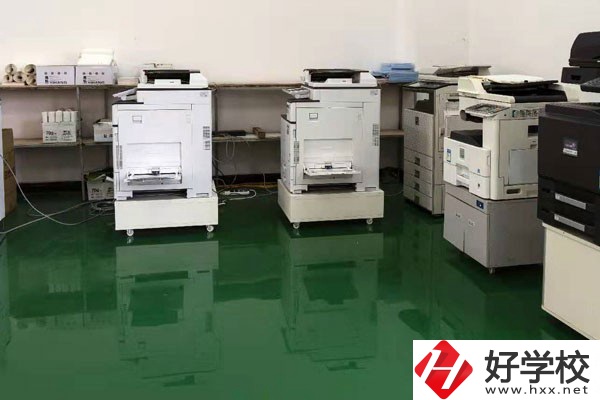 新化縣楚怡工業(yè)學(xué)校怎么樣，辦學(xué)條件好嗎？