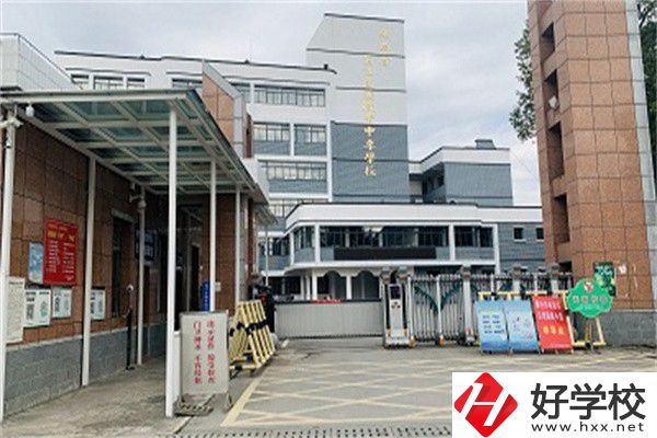 懷化中職學什么專業(yè)可以做導游？有什么學校推薦？