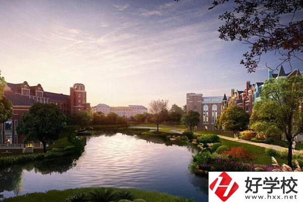 長沙市拔萃中等職業(yè)學(xué)校環(huán)境怎么樣？是公辦還是民辦？