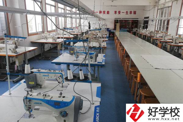 安鄉(xiāng)縣職業(yè)中專開設(shè)了哪些熱門專業(yè)？
