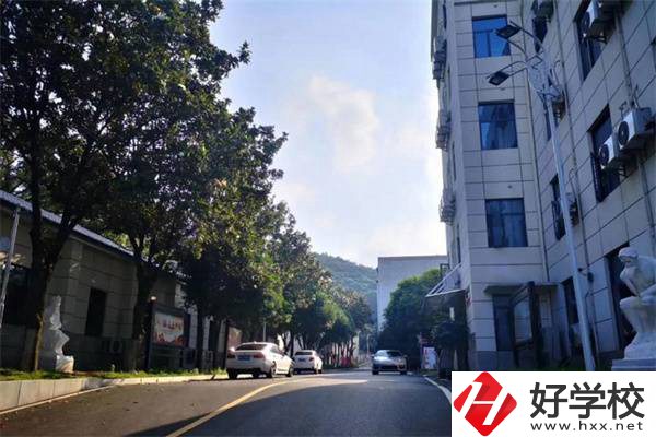 湖南有國家正規(guī)民辦技校嗎？民辦技校真的不值得讀嗎？
