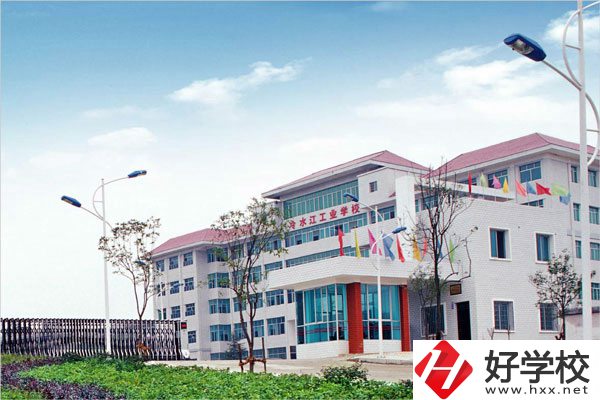 冷水江工業(yè)中等專(zhuān)業(yè)學(xué)校生活環(huán)境怎么樣？