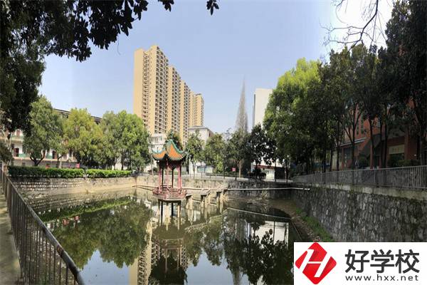 邵陽工業(yè)學(xué)校的地址在哪里？有哪些乘車路線？