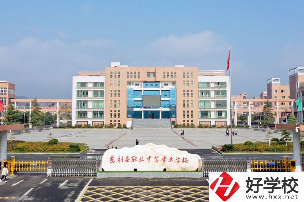 張家界有哪些公辦的中職學(xué)校？分別有些什么專業(yè)？