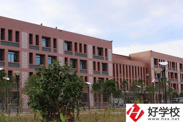 懷化師范高等專科學(xué)校(中職部)好不好？