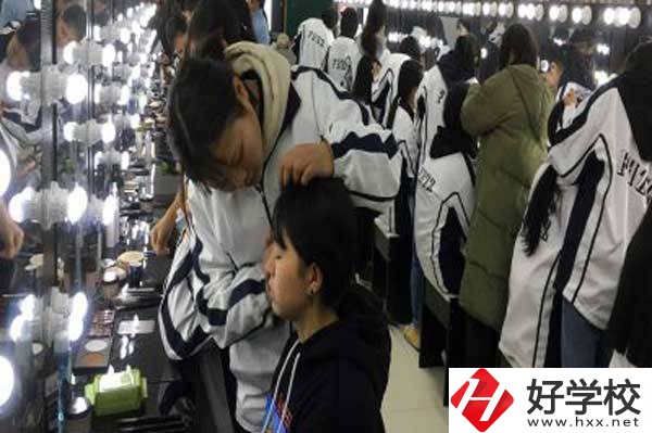 湖南省鳳凰縣職業(yè)中專學(xué)校有哪些好的專業(yè)選擇？