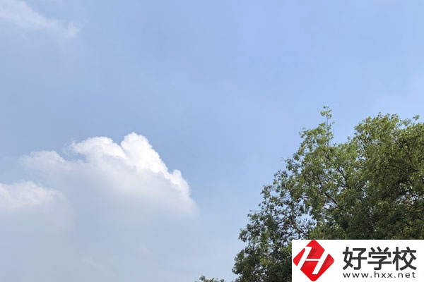 耒陽市第二職業(yè)技術(shù)學(xué)校設(shè)施設(shè)備怎么樣？