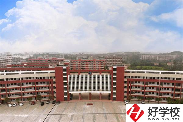 藍山縣職業(yè)中等專業(yè)學(xué)校是公辦學(xué)校嗎？有什么專業(yè)？