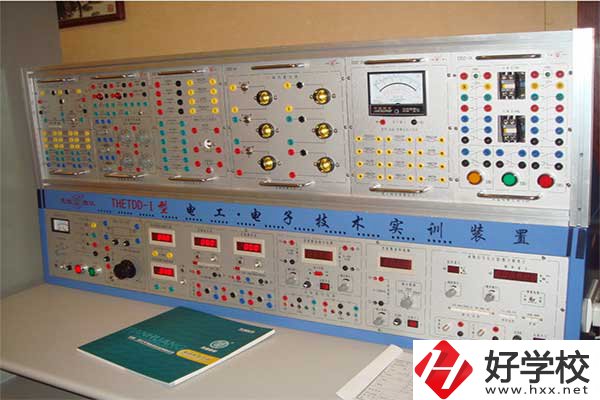 衡陽(yáng)市職業(yè)中等專(zhuān)業(yè)學(xué)校實(shí)訓(xùn)室