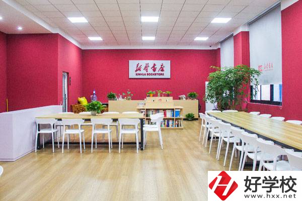 湖南工業(yè)貿(mào)易學(xué)校有哪些熱門專業(yè)，師資力量如何？