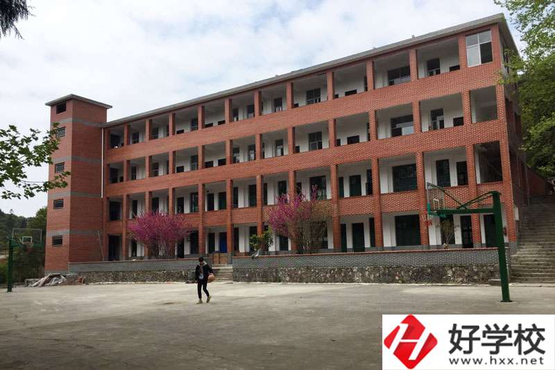 湖南湘西涉外經(jīng)濟職業(yè)學校收費貴不貴？值得報考嗎？