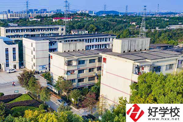 湘潭縣職業(yè)技術(shù)學(xué)校開(kāi)設(shè)了哪些熱門專業(yè)？