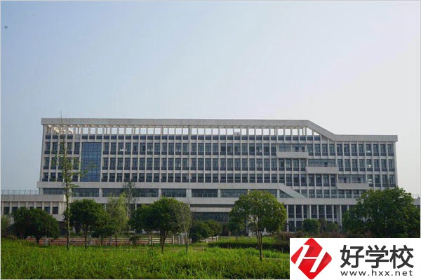 益陽有初中生可以讀的高校嗎？