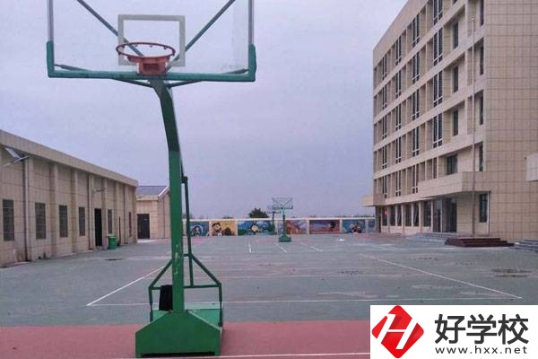 岳陽市江南通信職業(yè)技術學校有什么專業(yè)?可以留學嗎?