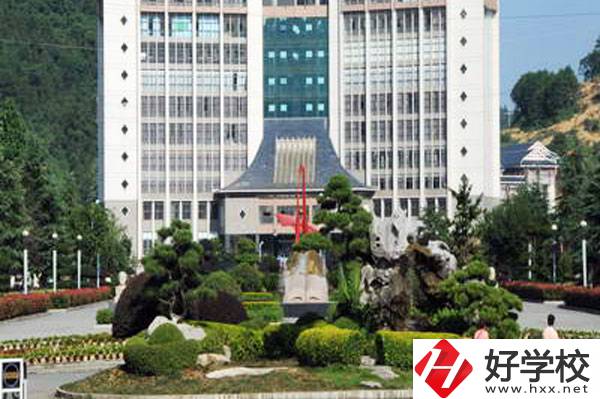 湘西州經(jīng)濟(jì)貿(mào)易學(xué)校是民辦還是公辦的？學(xué)校設(shè)施如何？