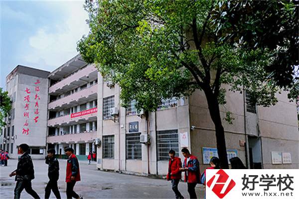 婁底有什么管理嚴(yán)格的職校？為什么要選這類學(xué)校？