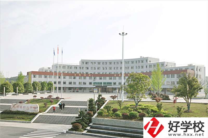 隆回縣職業(yè)中專學校宿舍條件怎么樣？地址在哪里？