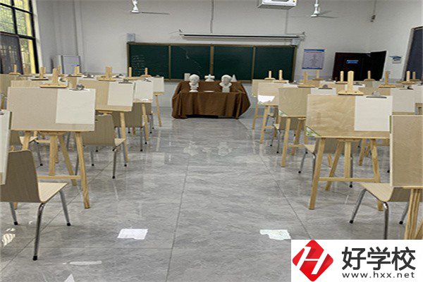 衡陽市鐵路運輸職業(yè)學(xué)校學(xué)費貴嗎？有哪些特色？