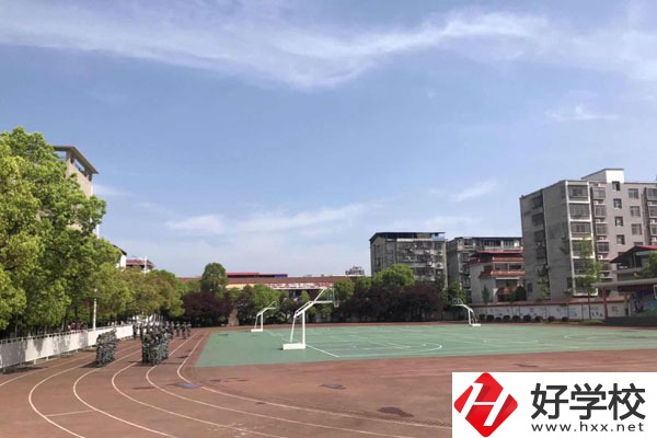 常德安鄉(xiāng)有沒有學(xué)美發(fā)與形象設(shè)計的中專？