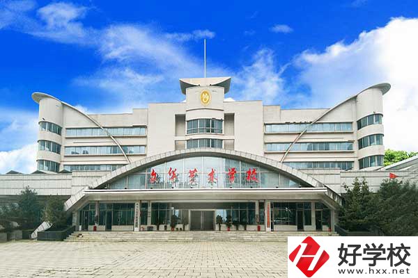 衡陽(yáng)市文華藝術(shù)學(xué)校是中專(zhuān)學(xué)校嗎？有什么特色？