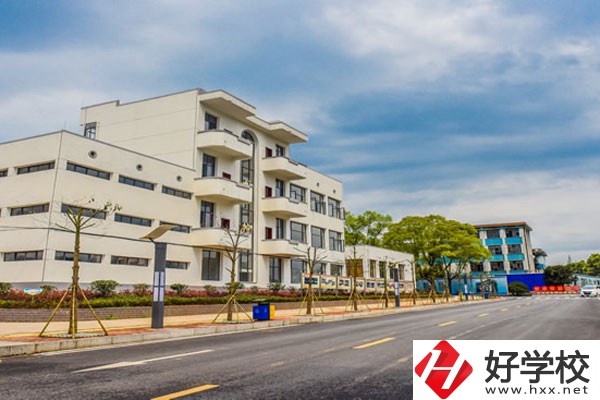 郴州市理工職業(yè)技術(shù)學(xué)校環(huán)境怎么樣，宿舍好不好？