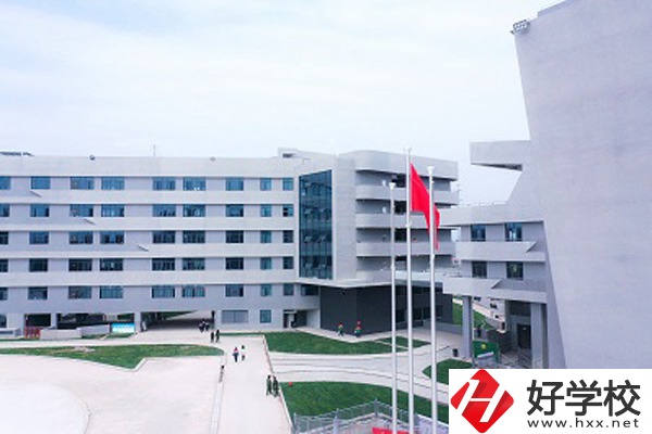 長沙湘麓醫(yī)藥中專學校的辦學條件怎么樣？