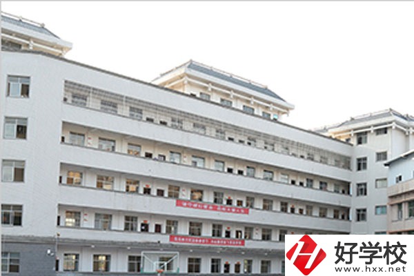 懷化有學習護理專業(yè)的中專學校嗎？學制是幾年？