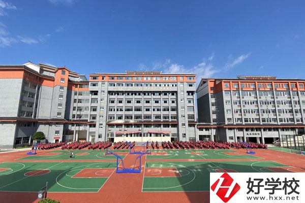 湖南懷化商業(yè)學(xué)校是中專嗎？學(xué)校環(huán)境好不好？