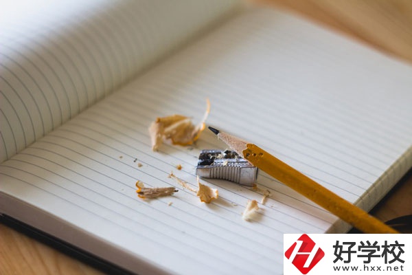 湖南省芷江師范學(xué)校辦學(xué)地址在哪兒？