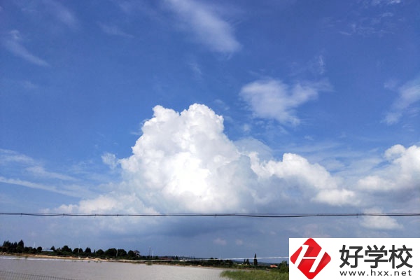 婁底市衛(wèi)生學(xué)校有哪些專業(yè)？就業(yè)方向如何？