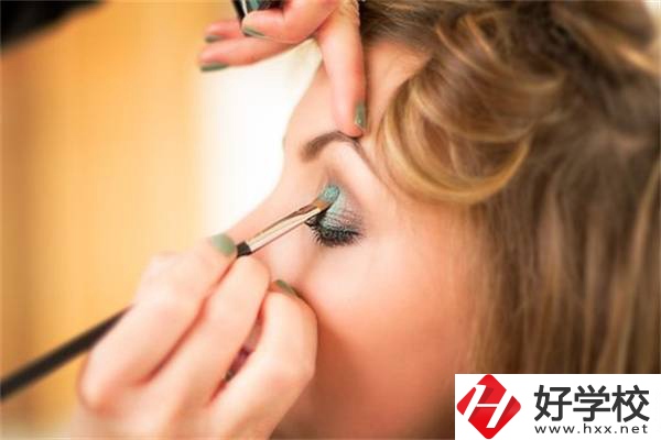 在湖南女生讀技校學(xué)什么專業(yè)最吃香？就業(yè)前景怎么樣？