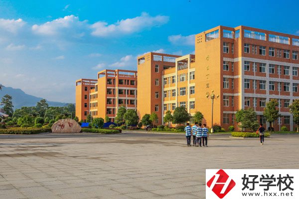 張家界市有幾所有計算機(jī)應(yīng)用專業(yè)的中職學(xué)校，介紹一下