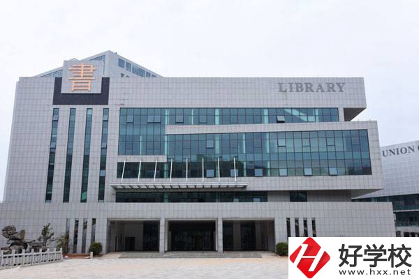 湖南外國(guó)語職業(yè)學(xué)院有哪些五年制大專招生專業(yè)？