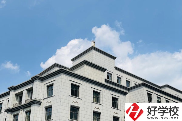 麻陽苗族自治縣職業(yè)學(xué)校宿舍和食堂環(huán)境怎么樣？