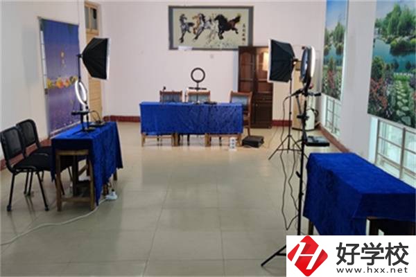 想學(xué)直播類專業(yè)可以去湘潭的什么職校？