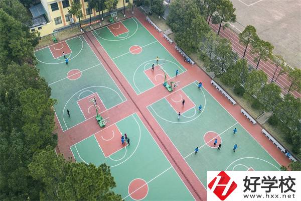 衡陽市鐵路運輸職業(yè)學(xué)校學(xué)費貴嗎？有哪些特色？