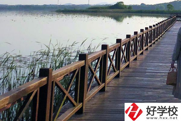 鳳凰縣育英民族學(xué)校怎么樣？有什么特色專業(yè)？