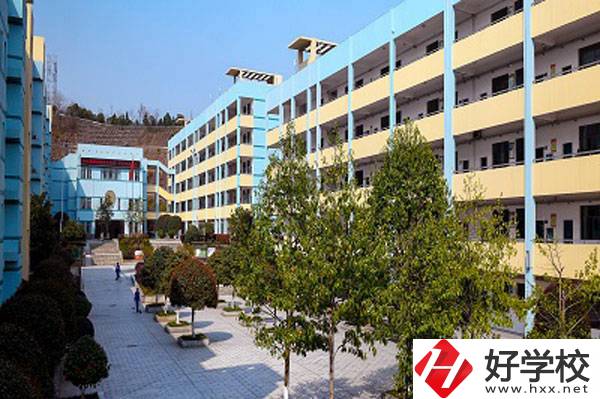 長(zhǎng)沙財(cái)經(jīng)學(xué)校學(xué)生的住宿條件怎么樣？有沒有空調(diào)？