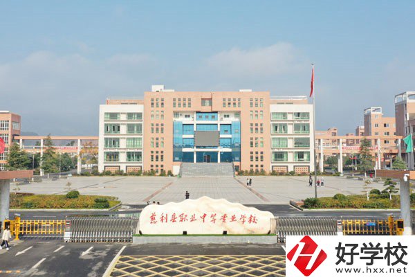 張家界公辦職高有哪幾所？一年學(xué)費(fèi)多少？