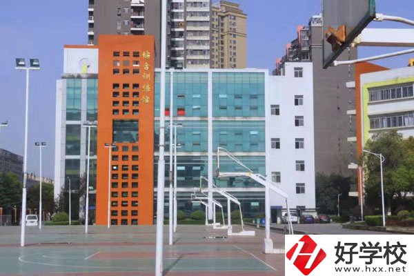 長沙賀龍體育運動學(xué)校怎么樣？