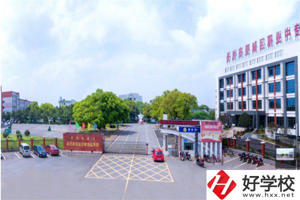 長沙市望城區(qū)職業(yè)中等專業(yè)學(xué)校收費標(biāo)準(zhǔn)如何？