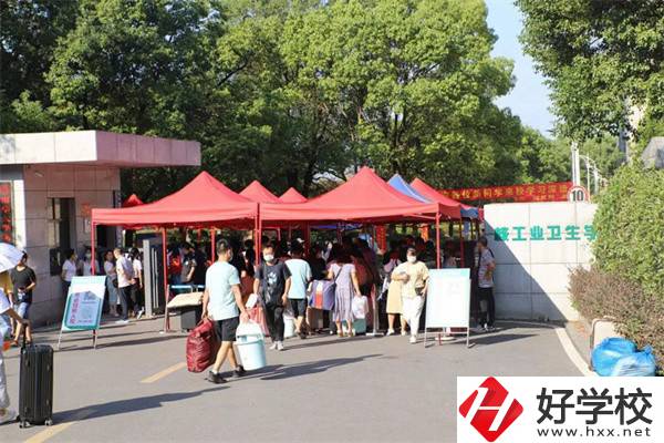在衡陽學(xué)護理有職校推薦嗎？護理專業(yè)好就業(yè)嗎？