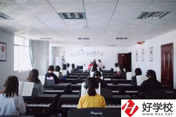 長(zhǎng)沙現(xiàn)代商貿(mào)中等職業(yè)學(xué)校開(kāi)設(shè)了哪些特色專業(yè)？