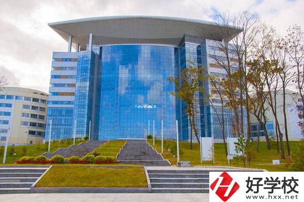長沙哪些職校有直播電商服務(wù)專業(yè)？提供就業(yè)機(jī)會嗎？