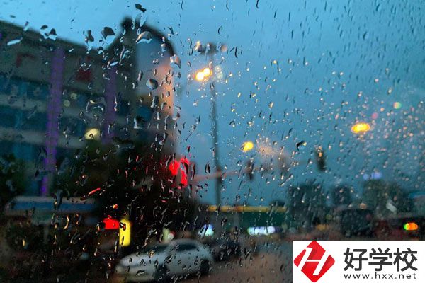 想學(xué)醫(yī)學(xué)專業(yè)，湖南有哪些中職學(xué)?？梢赃x?